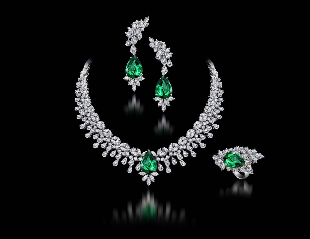 Diamond and emerald necklace, earrings and ring set