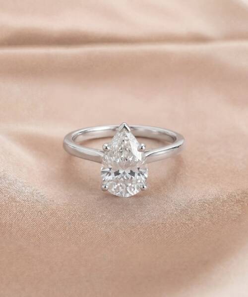 Pear Diamond Engagement Ring in 18K White Gold (2ct Centre)