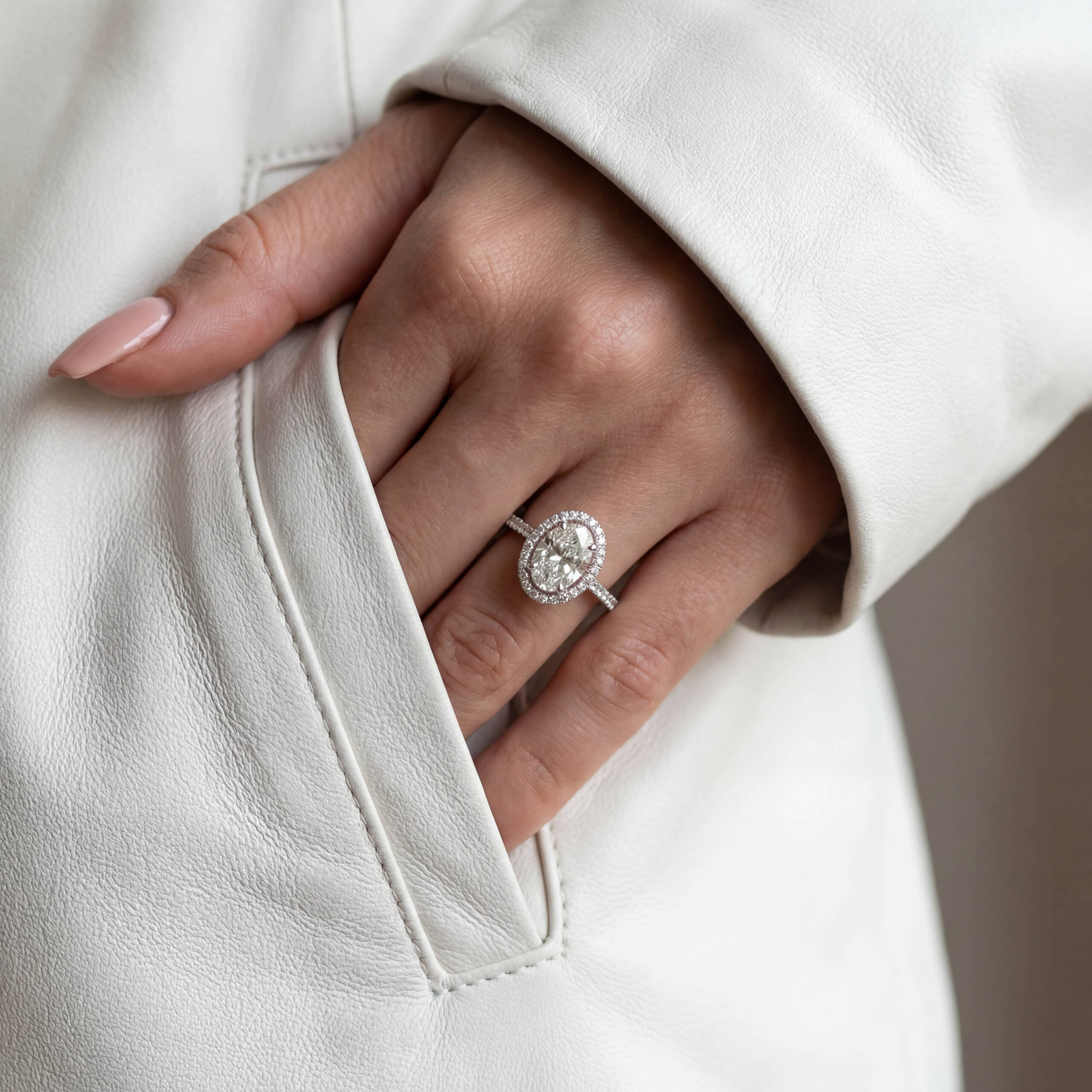 Oval Diamond Engagement Ring in 18K White Gold (2.05ct Centre) - Image 2