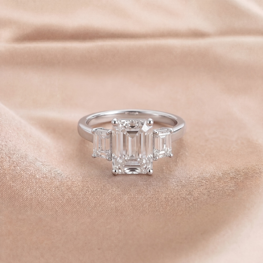 emerald-diamond-engagement-ring-in-18k-white-gold-5-02ct-centre