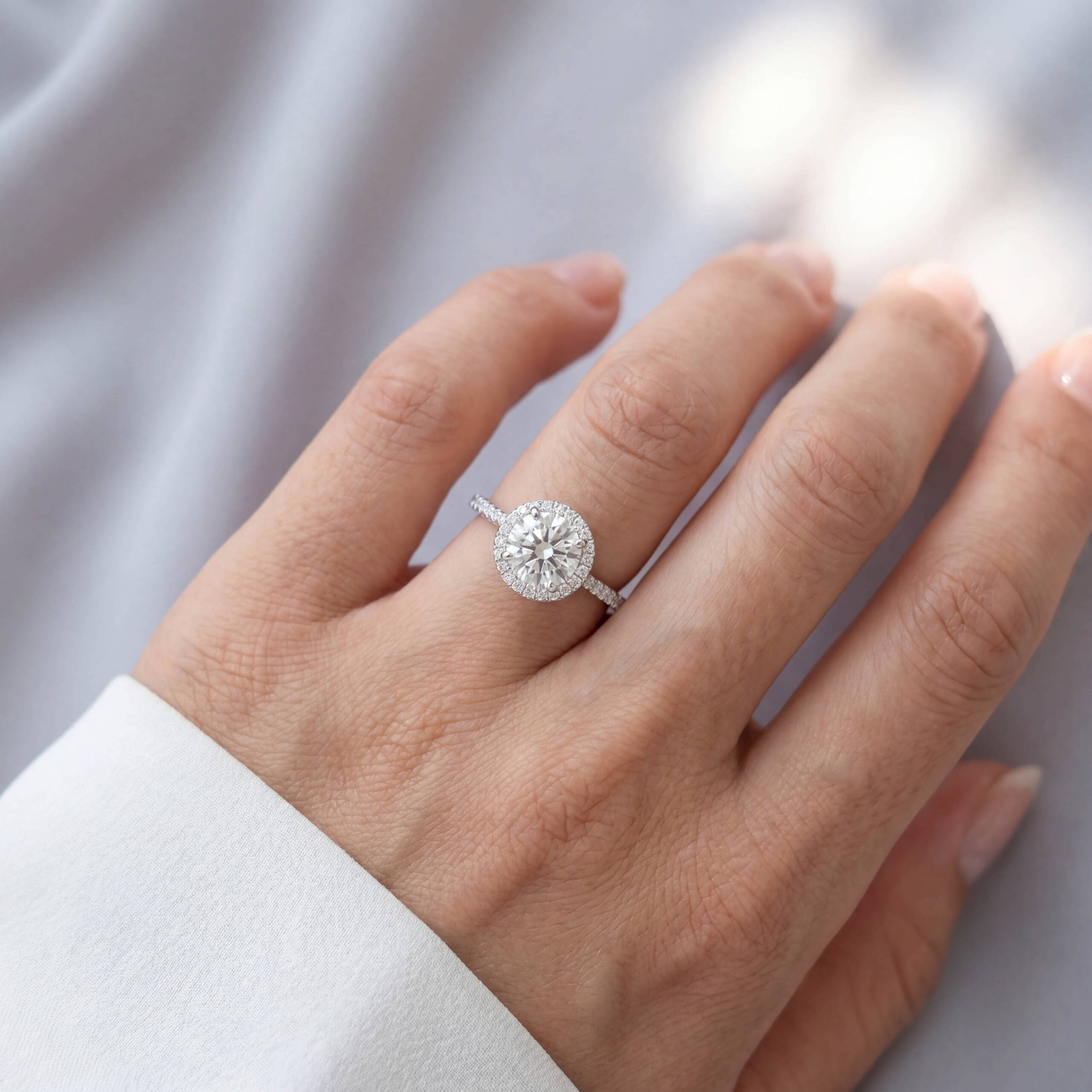 Round Brilliant Diamond Engagement Ring in 18K White Gold (1.39ct Centre) - Image 2
