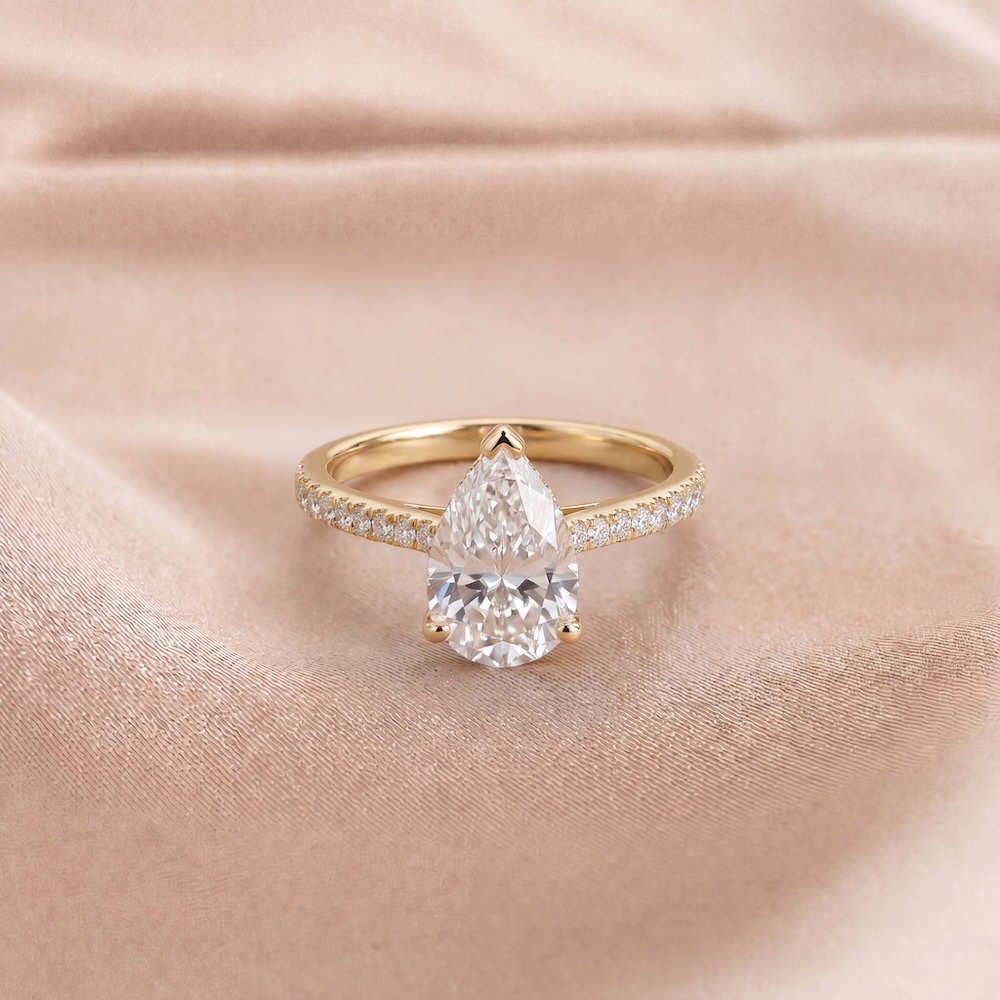 pear-diamond-engagement-ring-in-18k-white-gold-1-51ct-centre