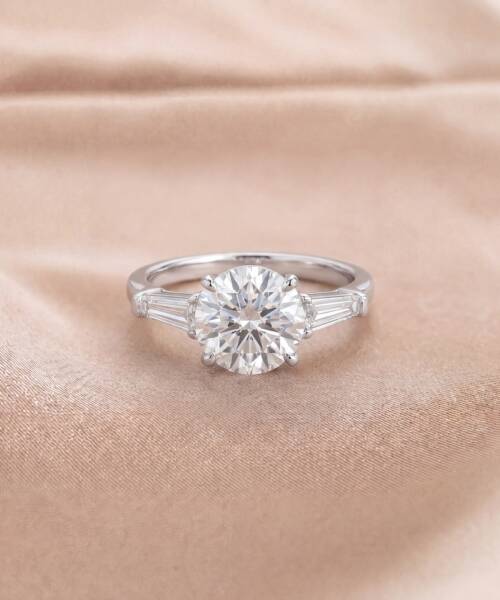 Round Brilliant Diamond Engagement Ring in 18K White Gold (2.55ct Centre)