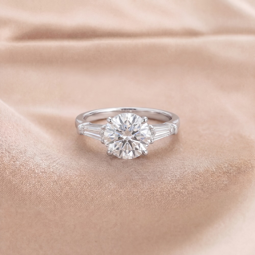 round-brilliant-diamond-engagement-ring-in-18k-white-gold-2-55ct-centre