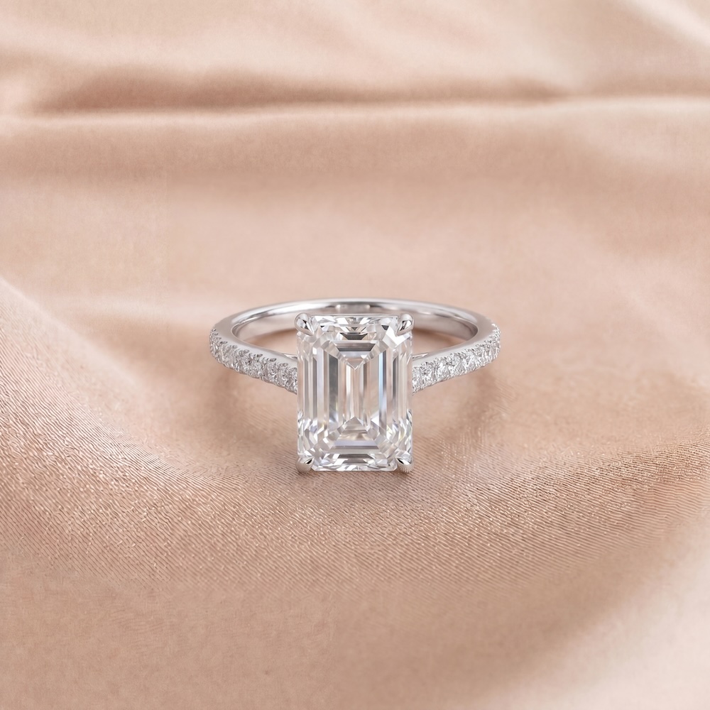 emerald-diamond-engagement-ring-in-18k-white-gold-7-26ct-centre