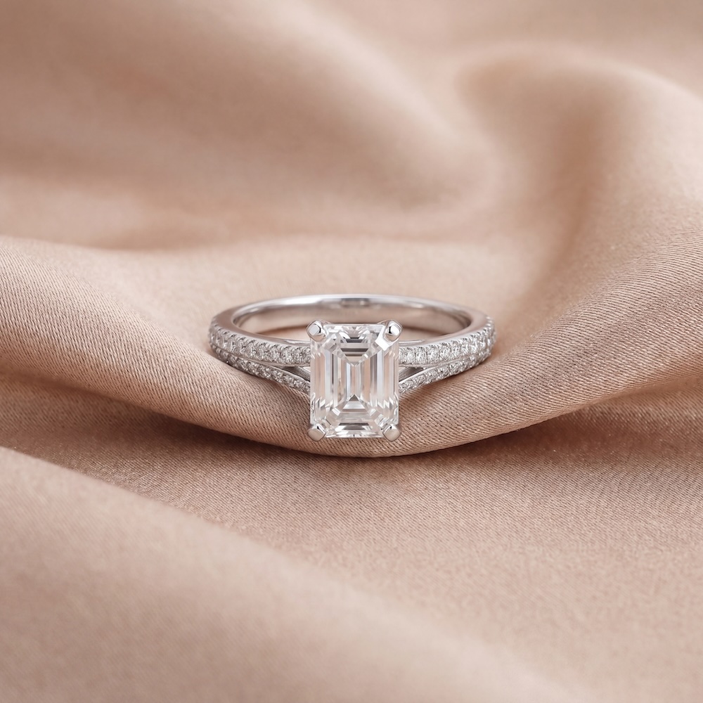 emerald-diamond-engagement-ring-in-18k-white-gold-1-59ct-centre