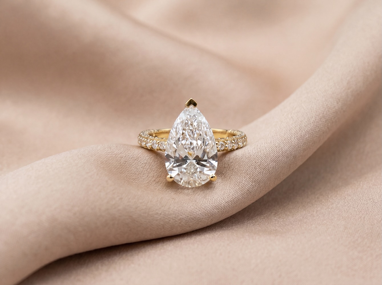 pear-diamond-engagement-ring-in-18k-yellow-gold-5-03ct-centre