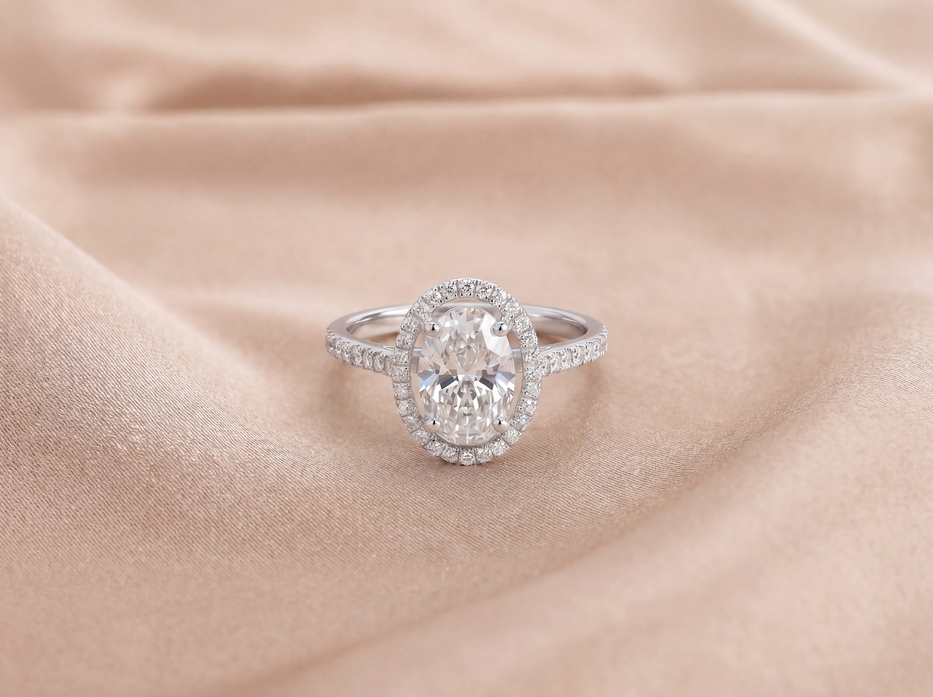 oval-diamond-engagement-ring-in-18k-white-gold-5-72ct-centre