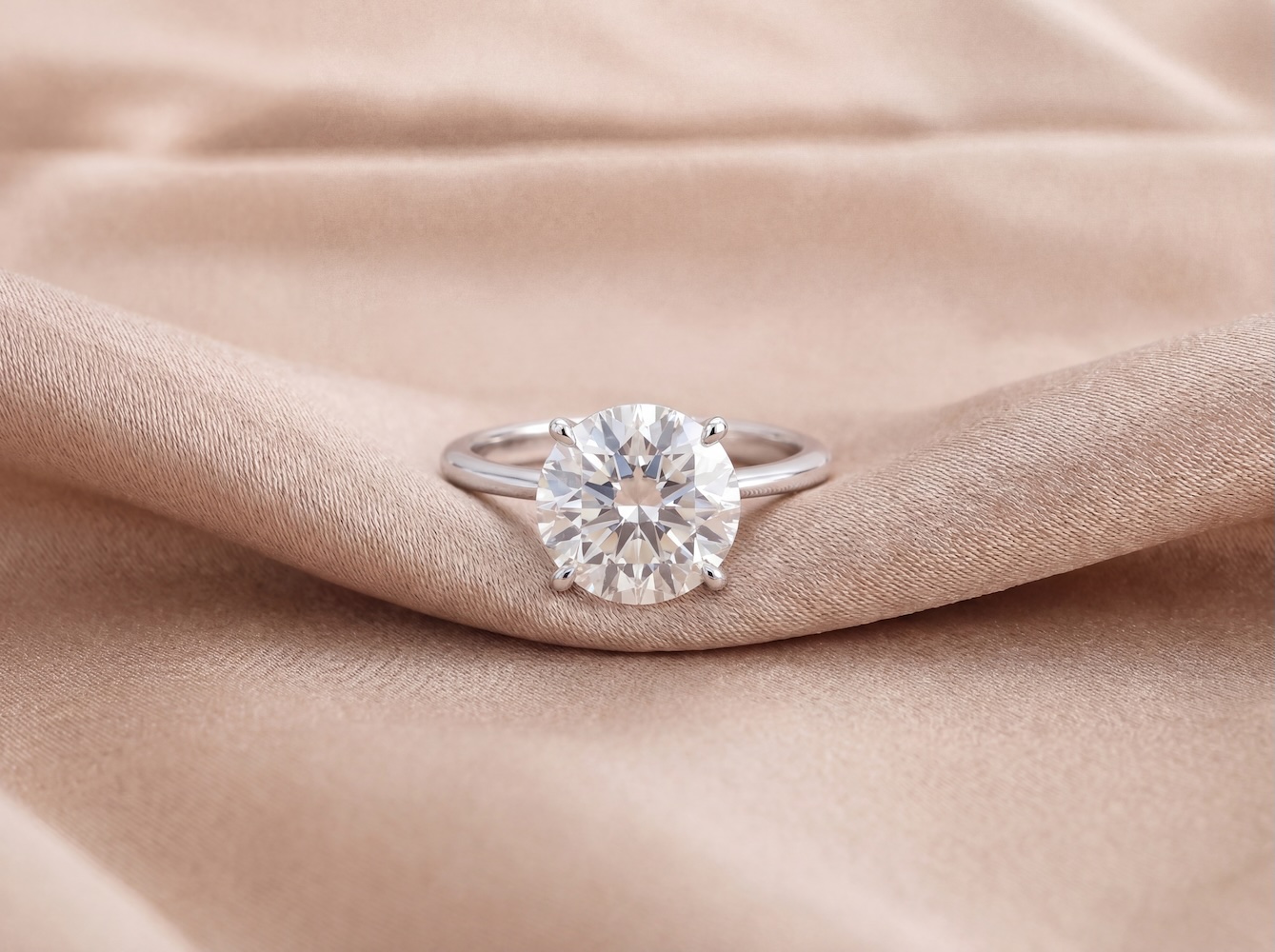 round-brilliant-diamond-engagement-ring-in-18k-white-gold-4-19ct-centre