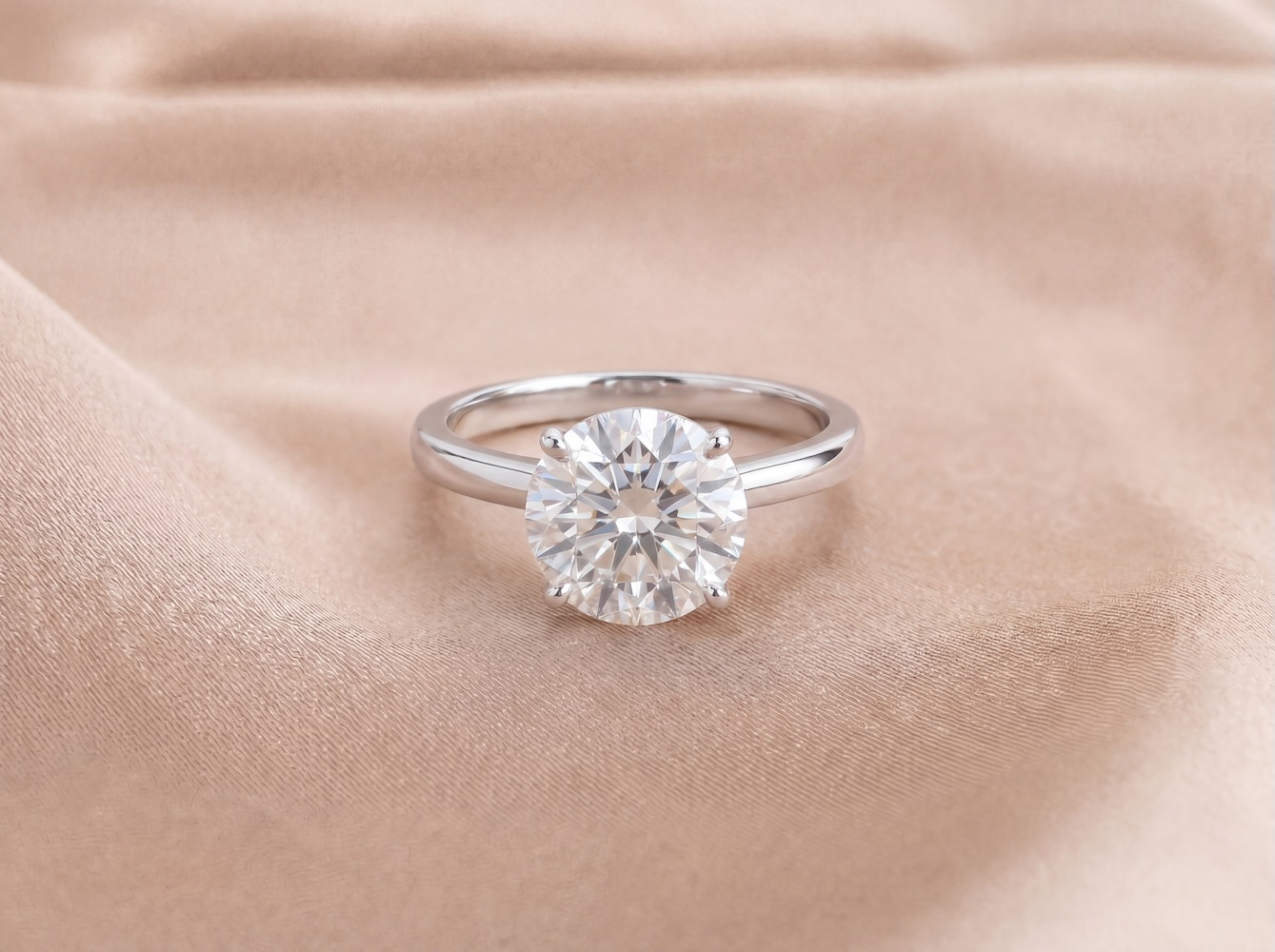 round-brilliant-diamond-engagement-ring-in-18k-white-gold-5-01ct-centre