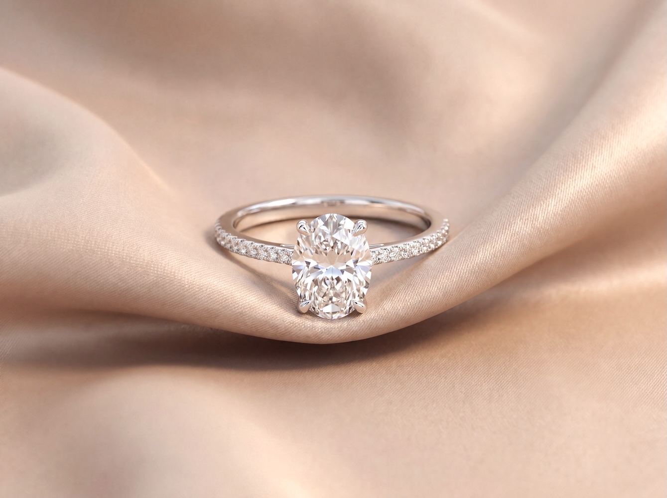 oval-diamond-engagement-ring-in-18k-white-gold-1-55ct-centre