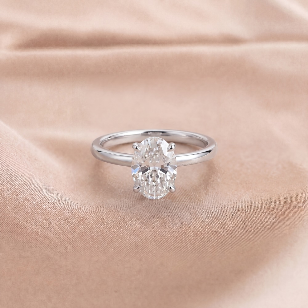 oval-diamond-engagement-ring-in-18k-white-gold-2ct-centre